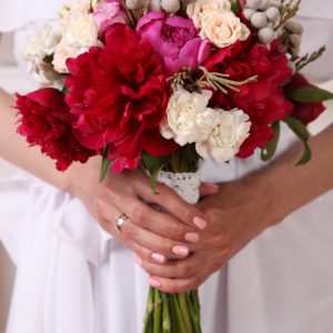 kwiaty-ślubne-wiazanka-z-czerwonych-kwiatow-slub-wesele