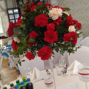 martini-dekoracje-sala-weselna-czerwony goździk